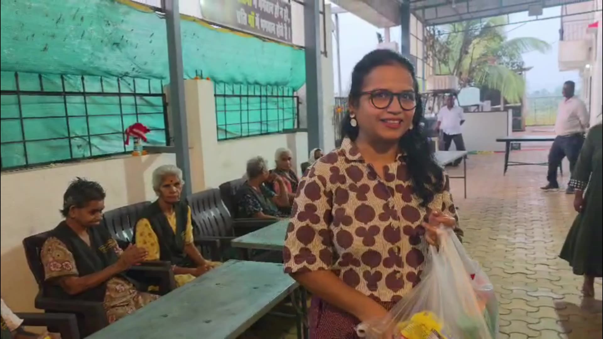 Distribution of essentials and interaction with elderly residents at Kinara Trust